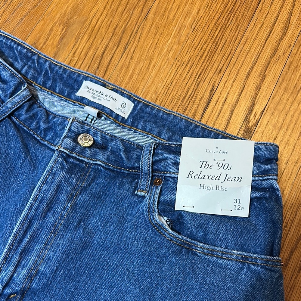 NWT Abercrombie & Fitch Curve Love 90s Relaxed Jean High Rise